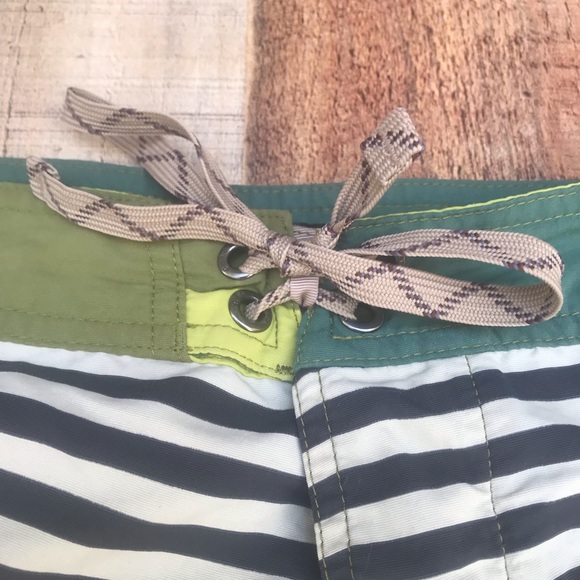 Mens Patagonia board shorts with Zipper pocket. - Picture 6 of 8